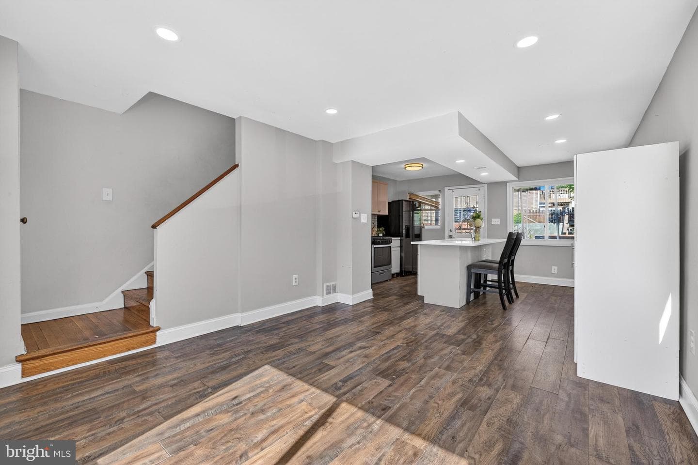 206 53rd Street NE photo 4