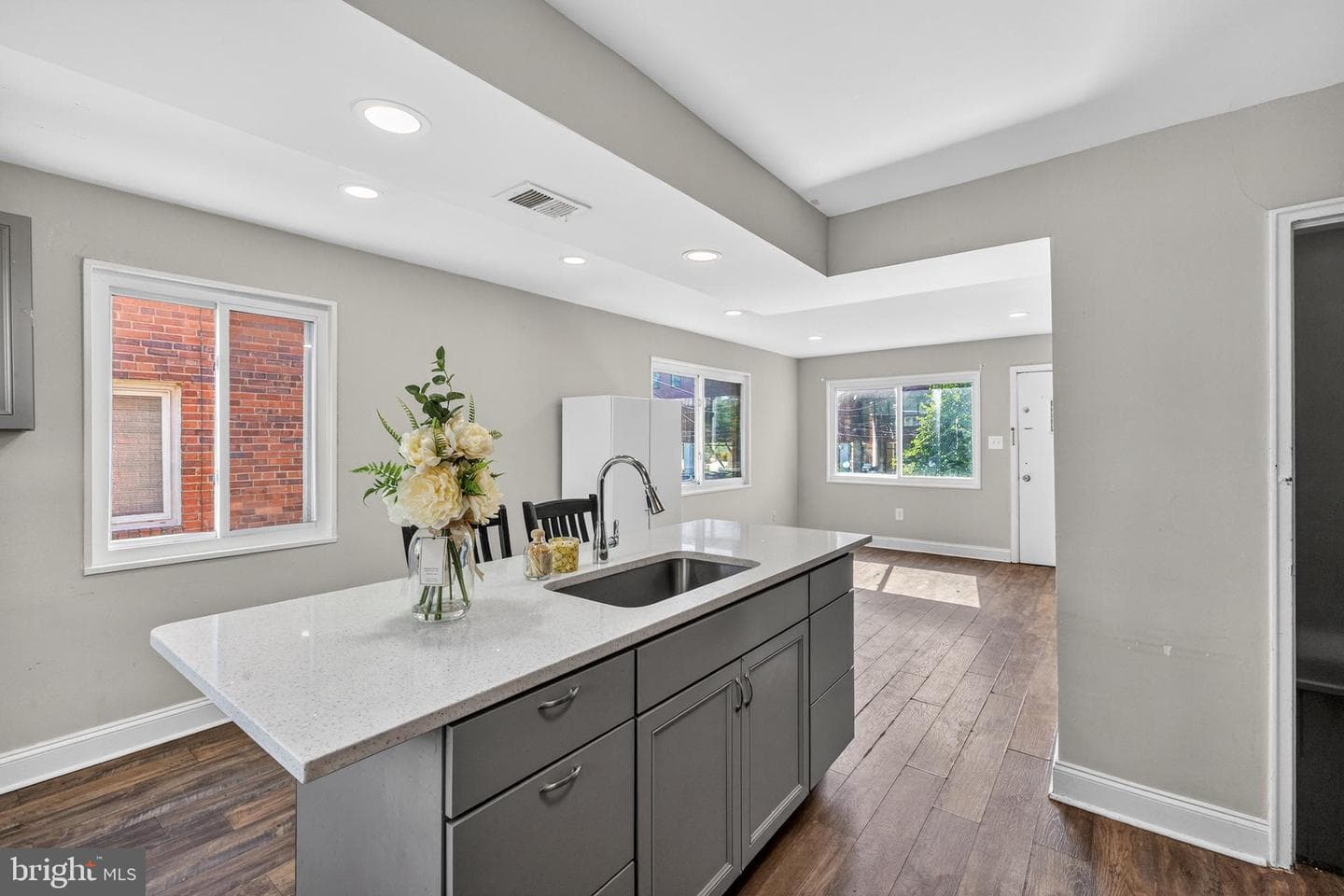206 53rd Street NE photo 8
