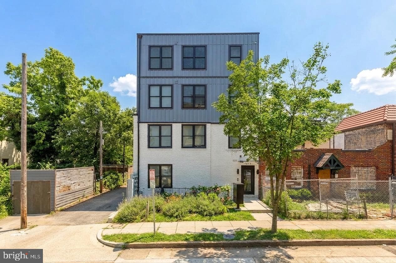 1019 17th Place NE #1, Washington