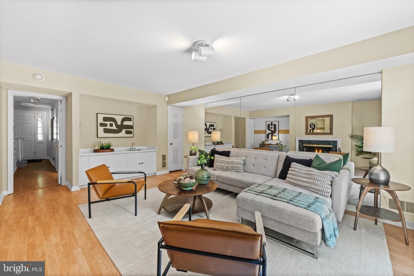 413 D Street SE photo 8