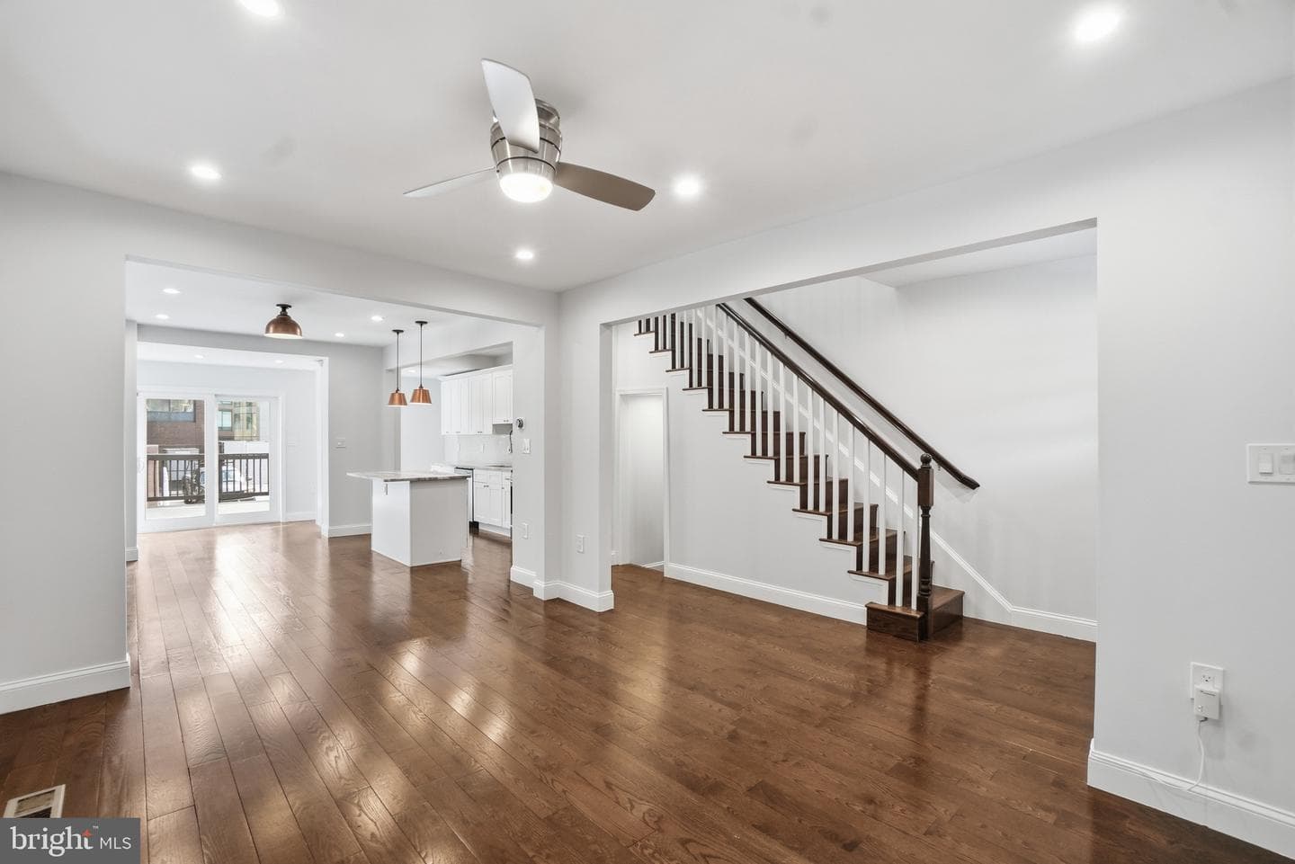 1118 Chicago Street SE photo 3