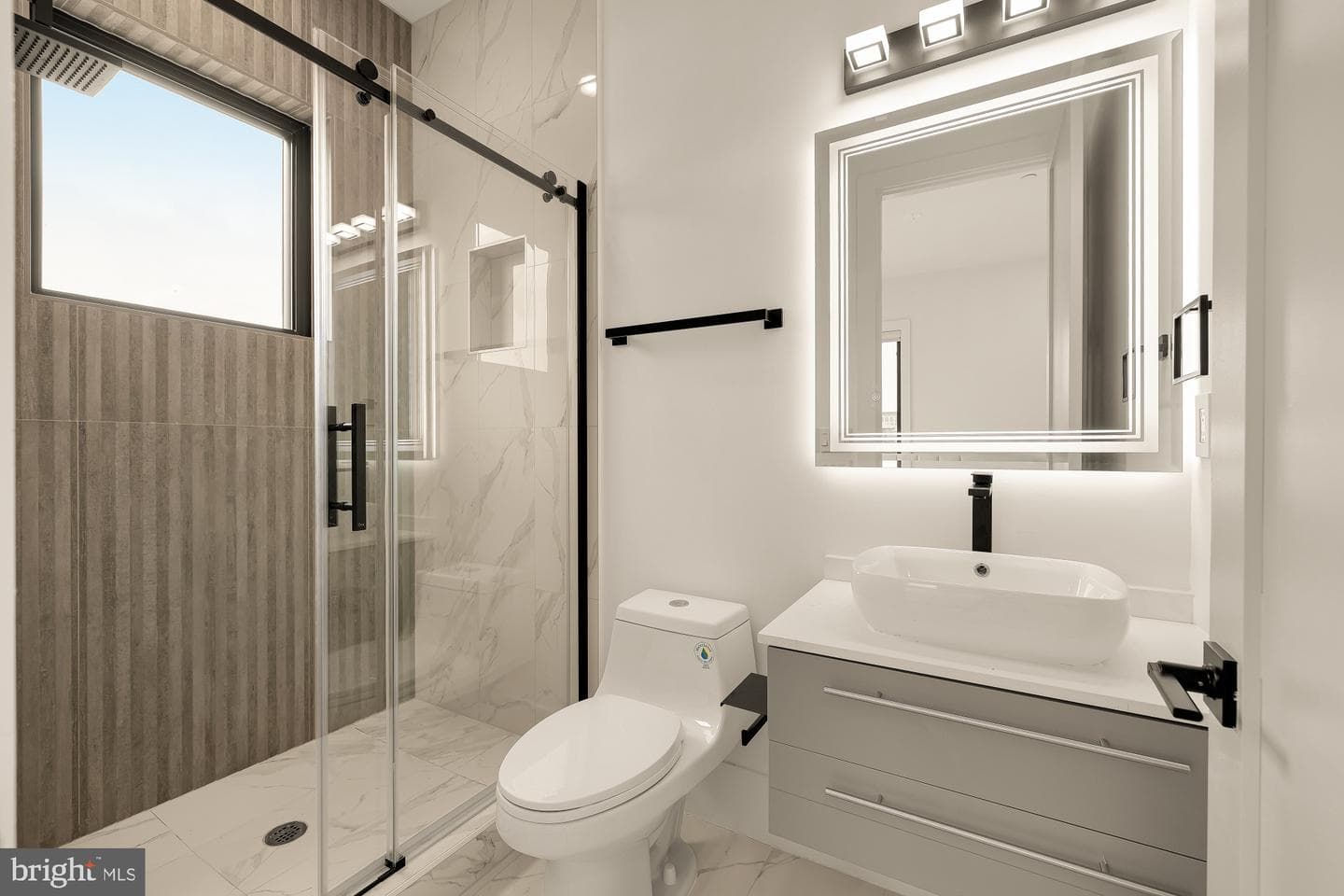 1140 Oates Street NE #201 photo 33
