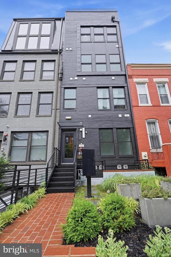 256 15th Street SE #7, Washington