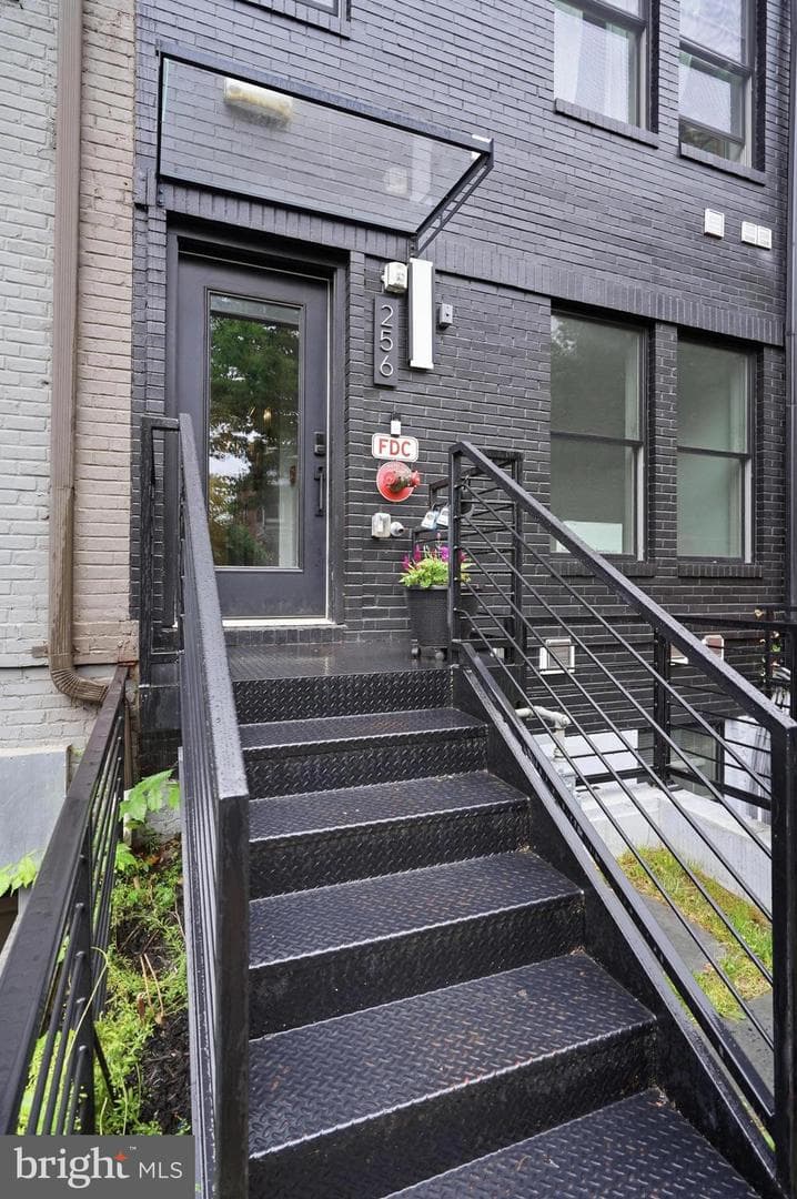 256 15th Street SE #7 photo 4