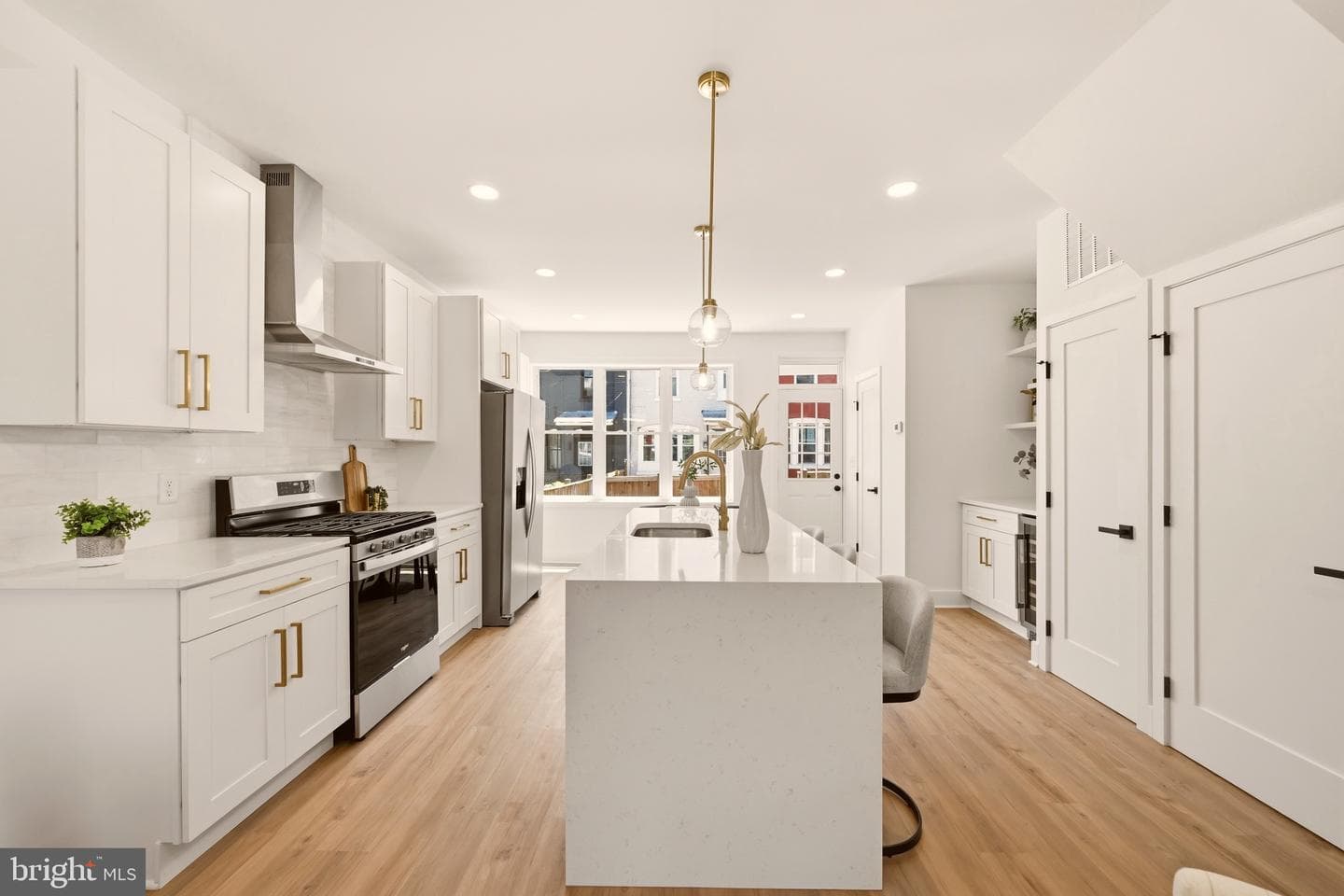 165 V Street NE photo 8