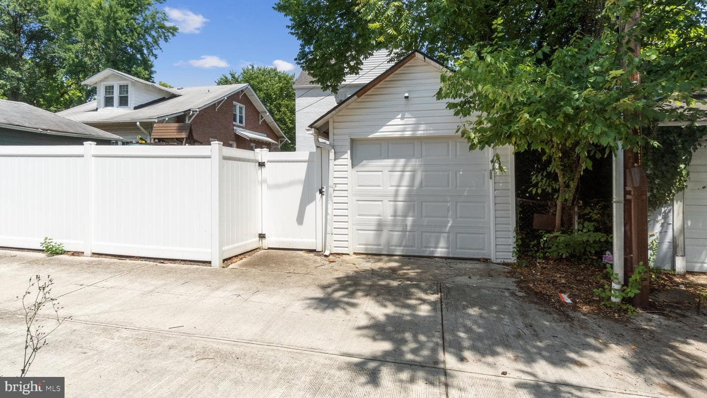 710 Van Buren Street NW photo 39