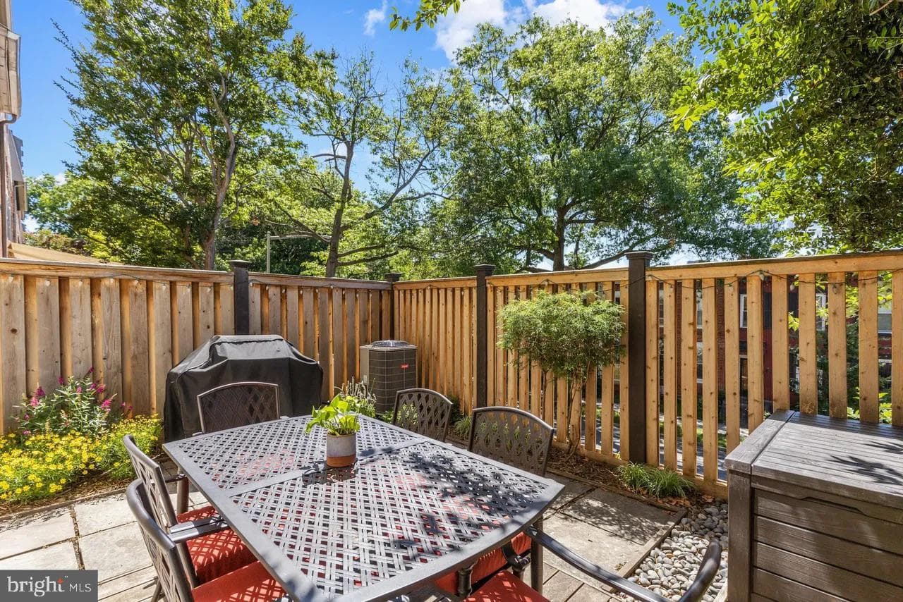 1636 Beekman Place NW #d photo 23