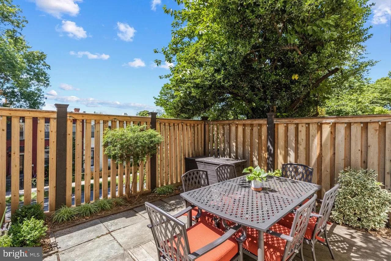 1636 Beekman Place NW #d photo 24