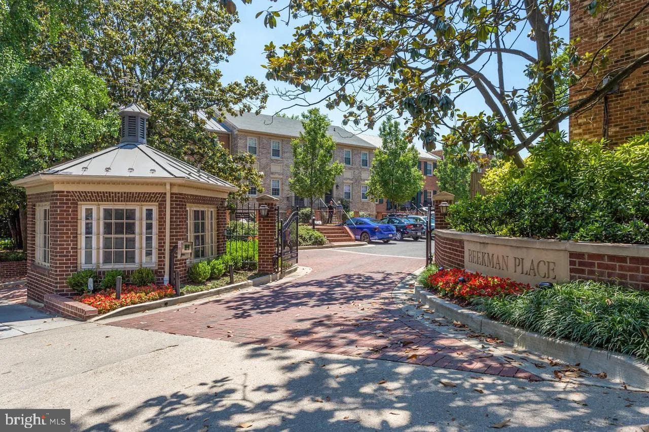 1636 Beekman Place NW #d photo 26