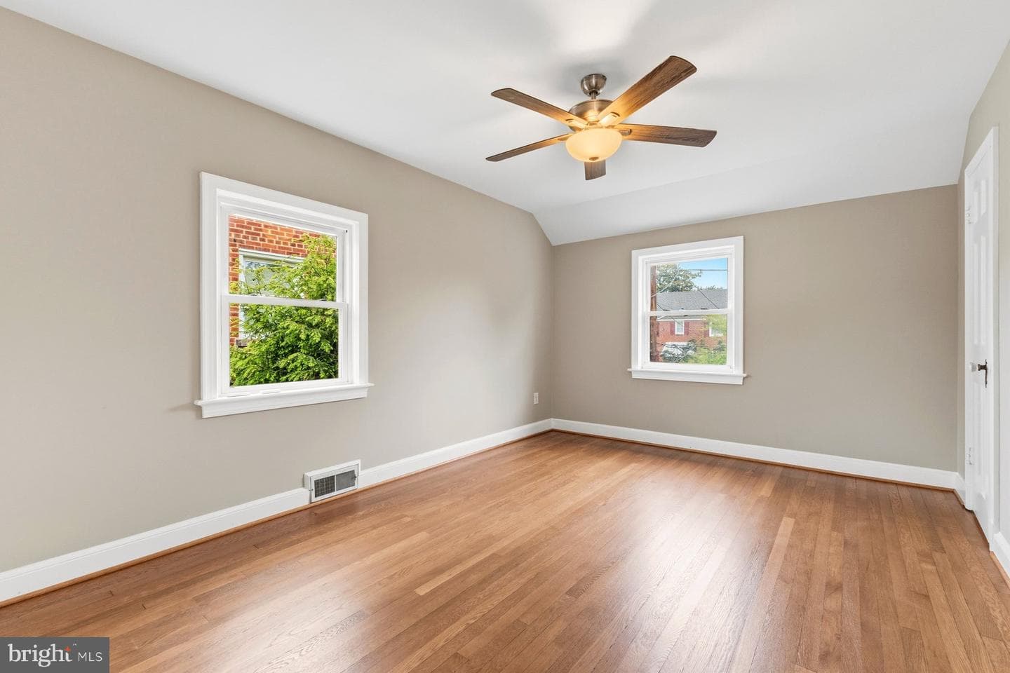 4308 19th Place NE photo 14