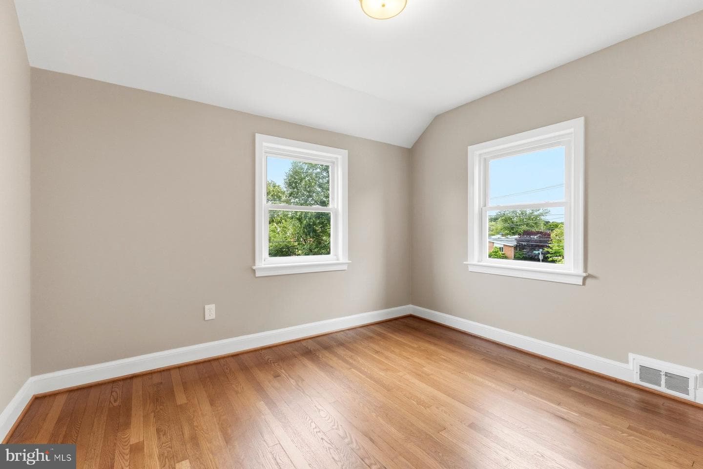 4308 19th Place NE photo 20