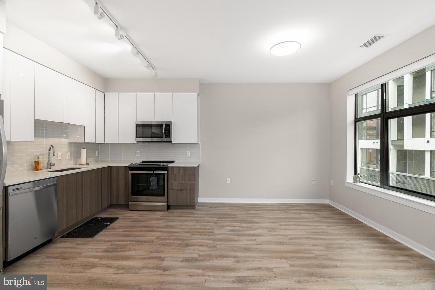 911 2nd Street NE #204 photo 12