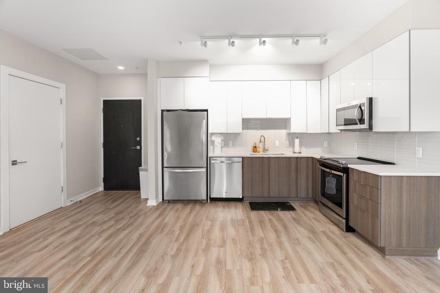 911 2nd Street NE #204 photo 7