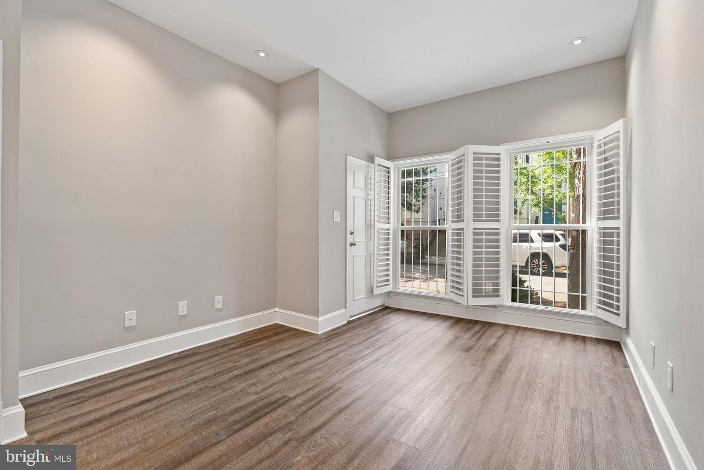 2011 Hillyer Place NW photo 14