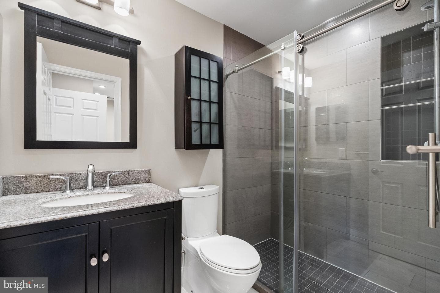 2011 Hillyer Place NW photo 19