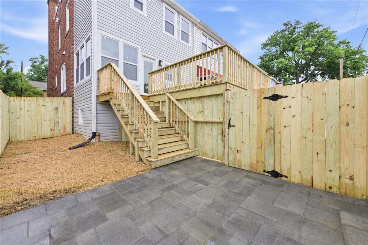 416 Oneida Place NW photo 38