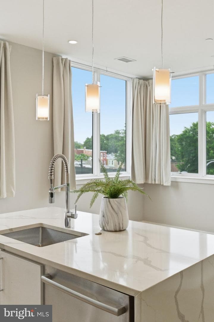 646 H Street NE #304 photo 11