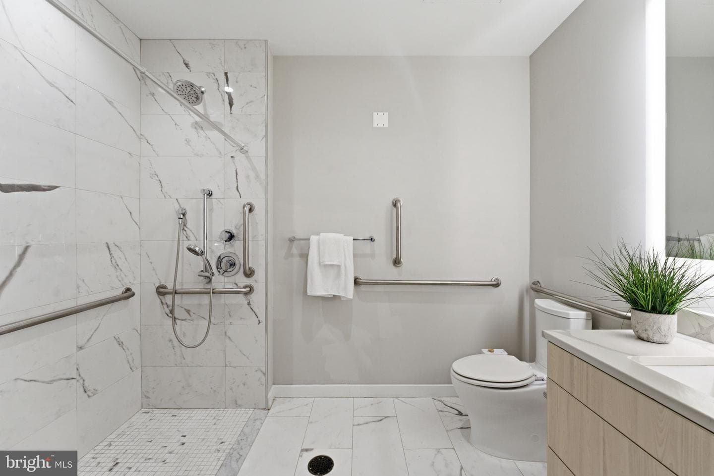 646 H Street NE #304 photo 17