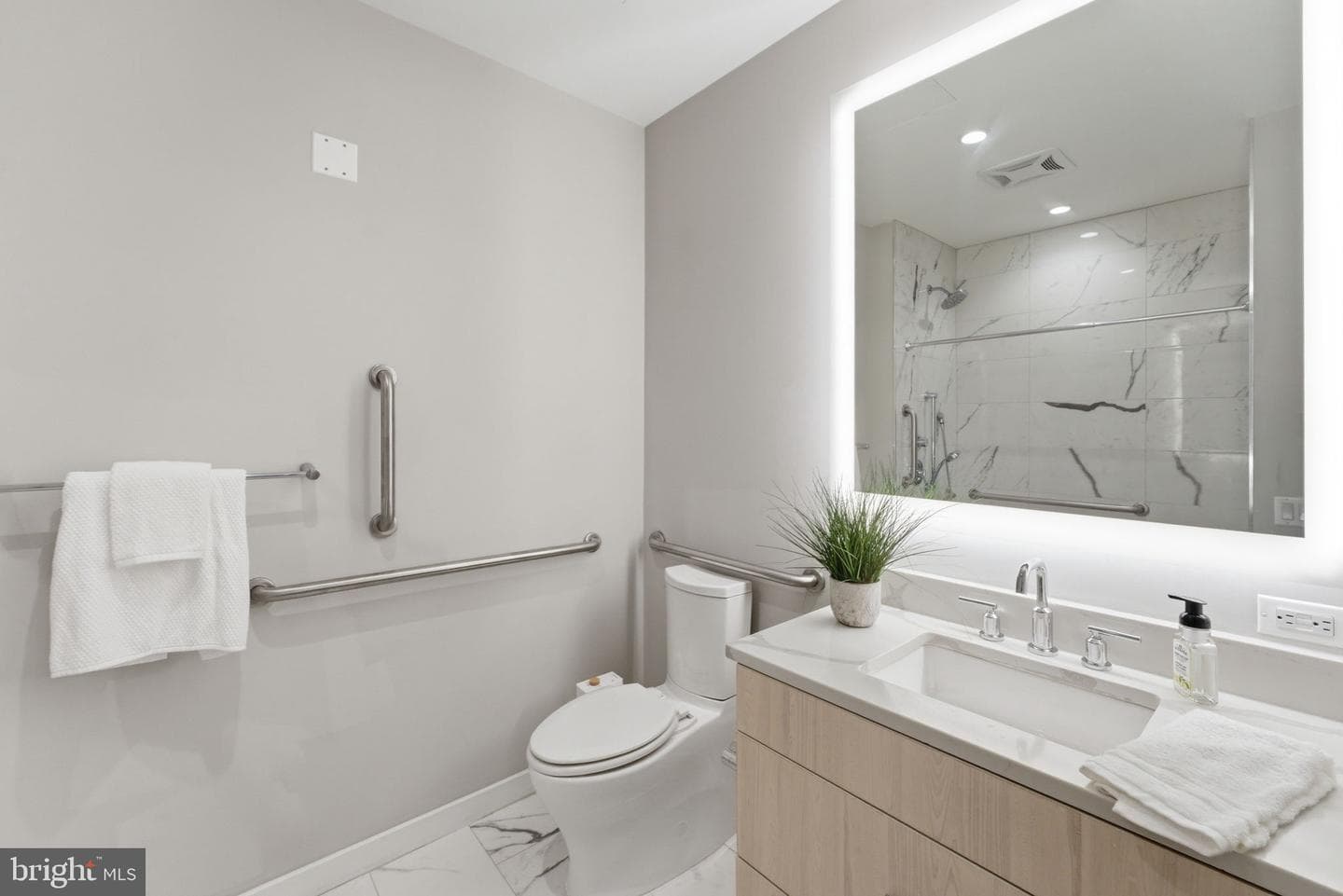 646 H Street NE #304 photo 19