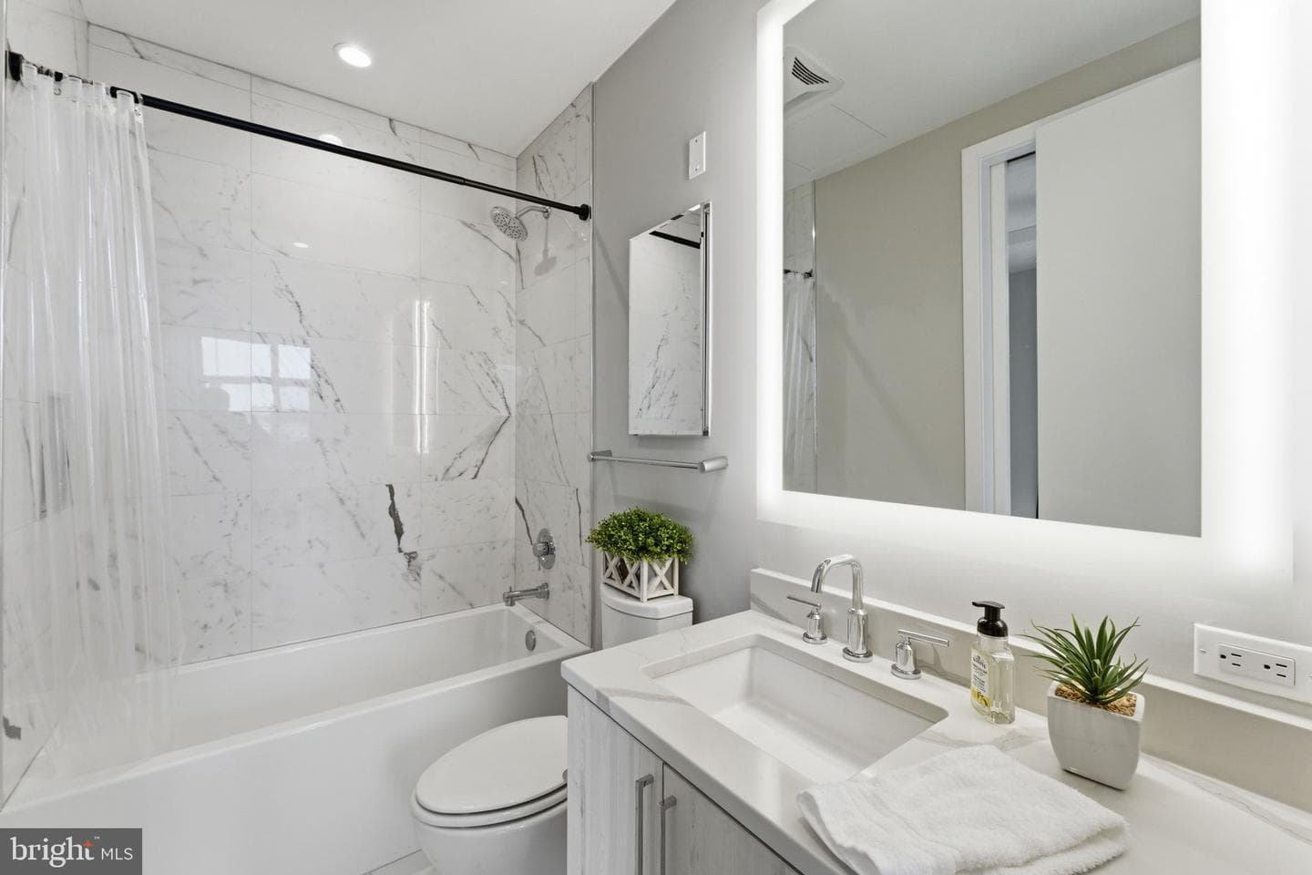 646 H Street NE #304 photo 30