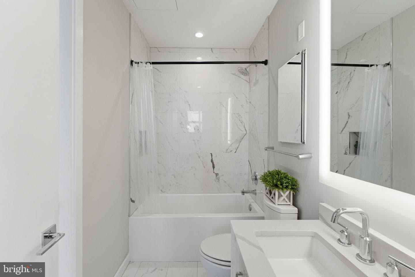646 H Street NE #304 photo 31