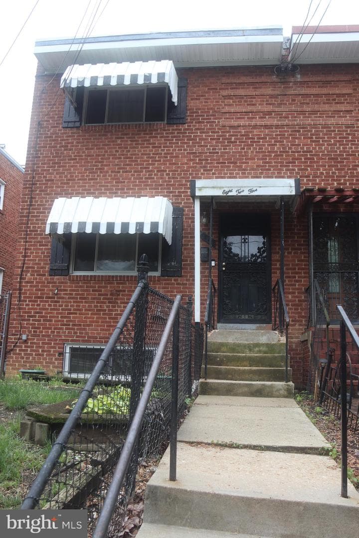 825 Barnaby Street SE photo 21