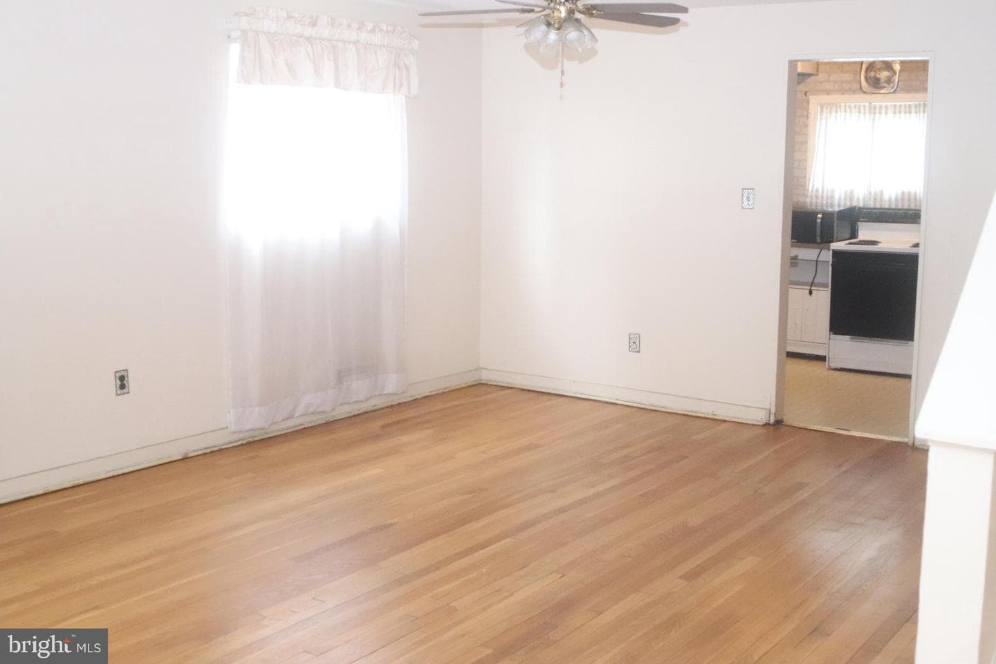 825 Barnaby Street SE photo 3
