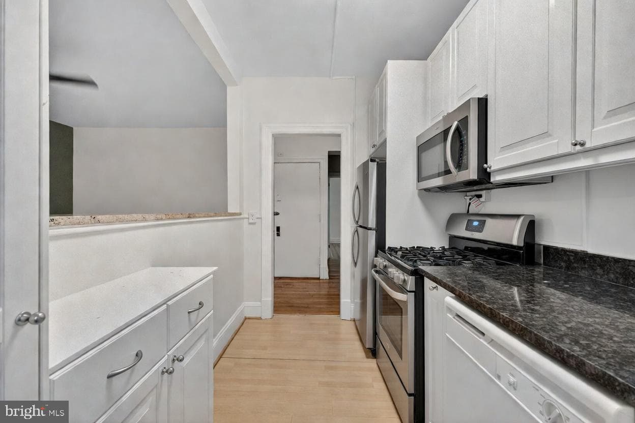 1954 Columbia Road NW #110 photo 5