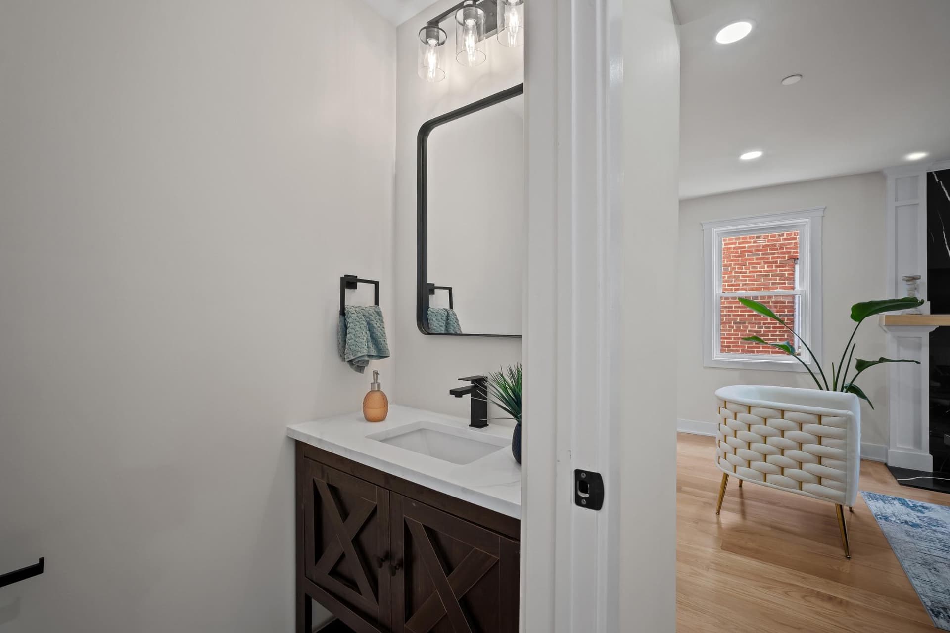 2831 Otis Street NE photo 10