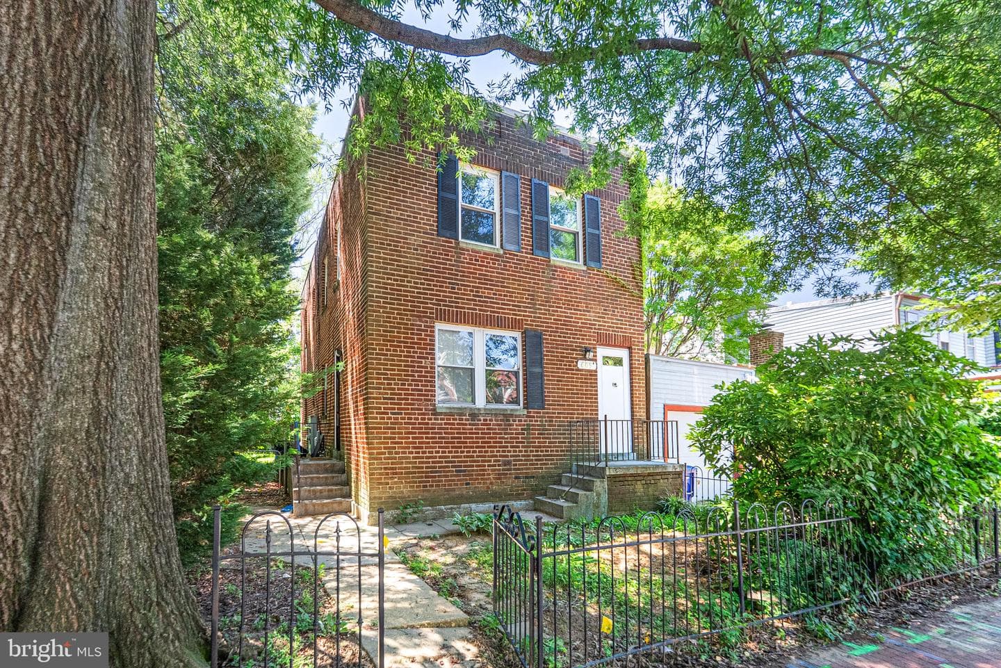 609 Independence Avenue SE photo 2
