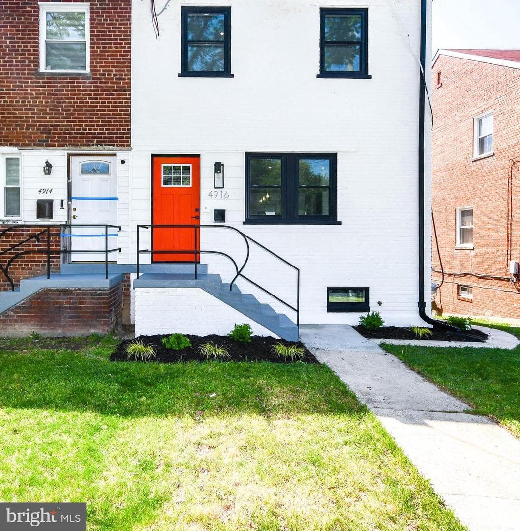 4916 Sargent Road NE photo 1