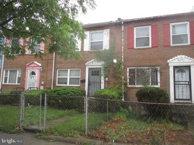 905 Bellevue Street SE photo 1
