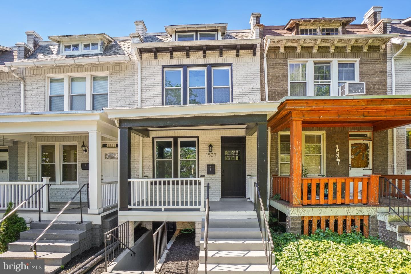1529 Isherwood Street NE photo 2