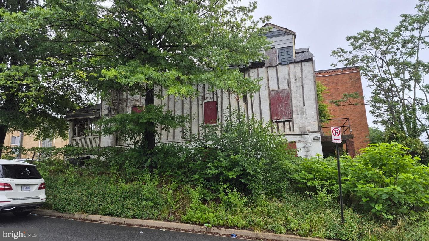 5101 F Street SE, Washington