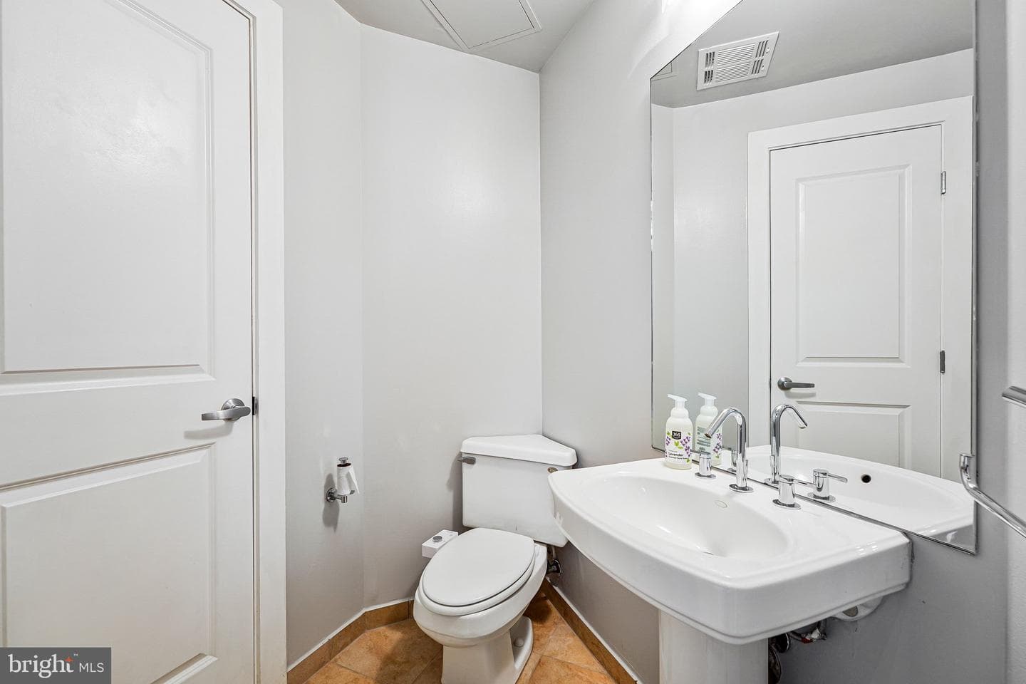 301 Massachusetts Avenue NW #103 photo 21