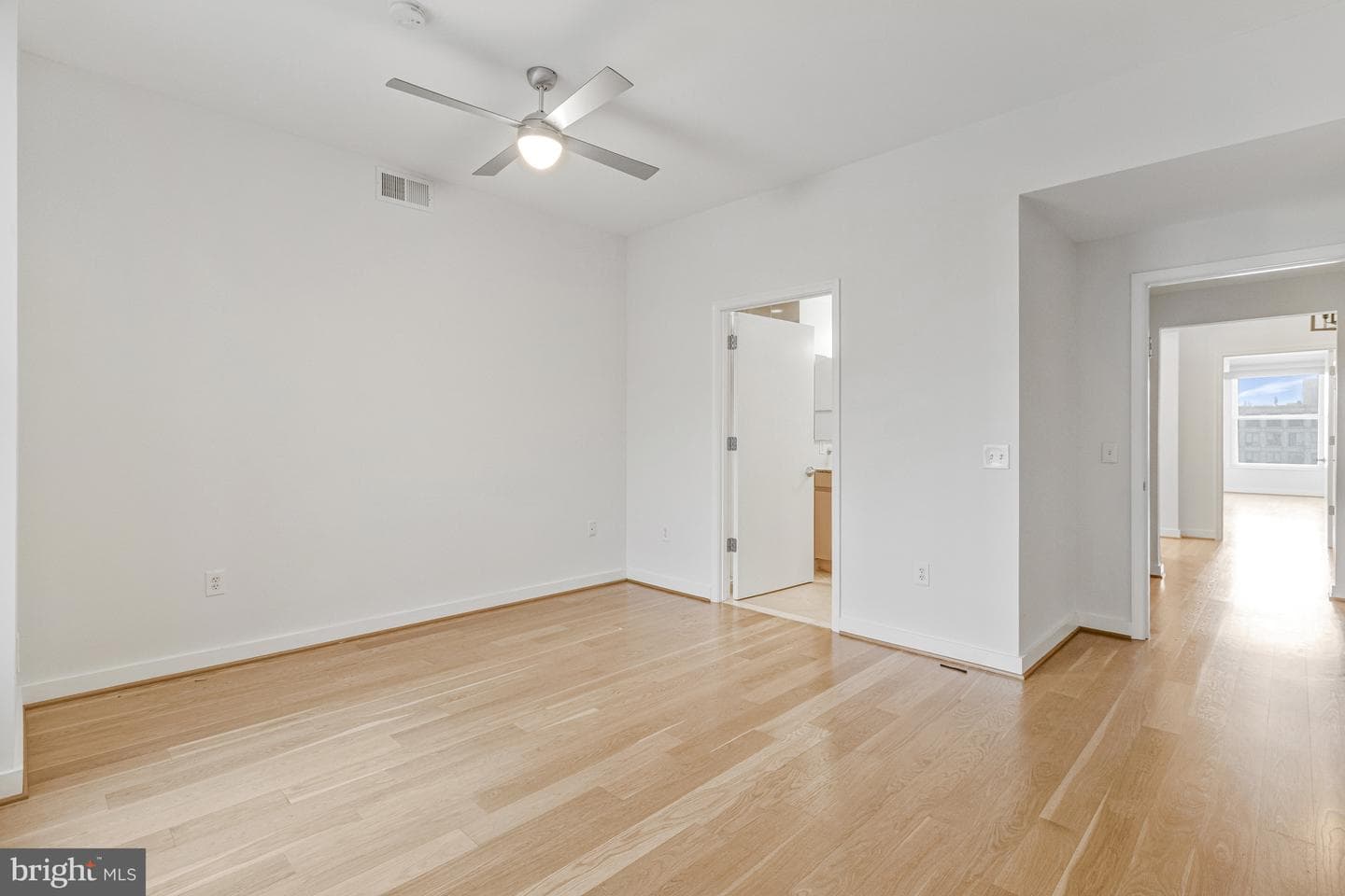 675 E Street NW #900 photo 16