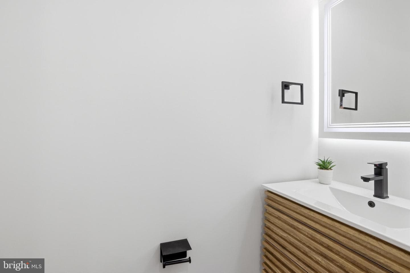 1140 Oates Street NE #101 photo 16