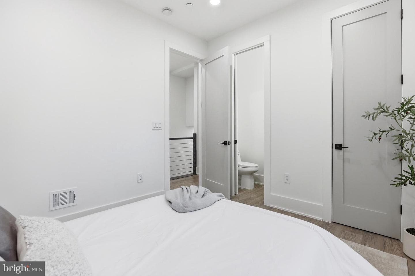 1140 Oates Street NE #101 photo 37