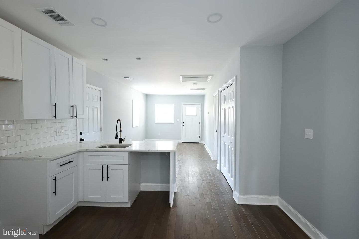5100 Queens Stroll Place SE photo 15