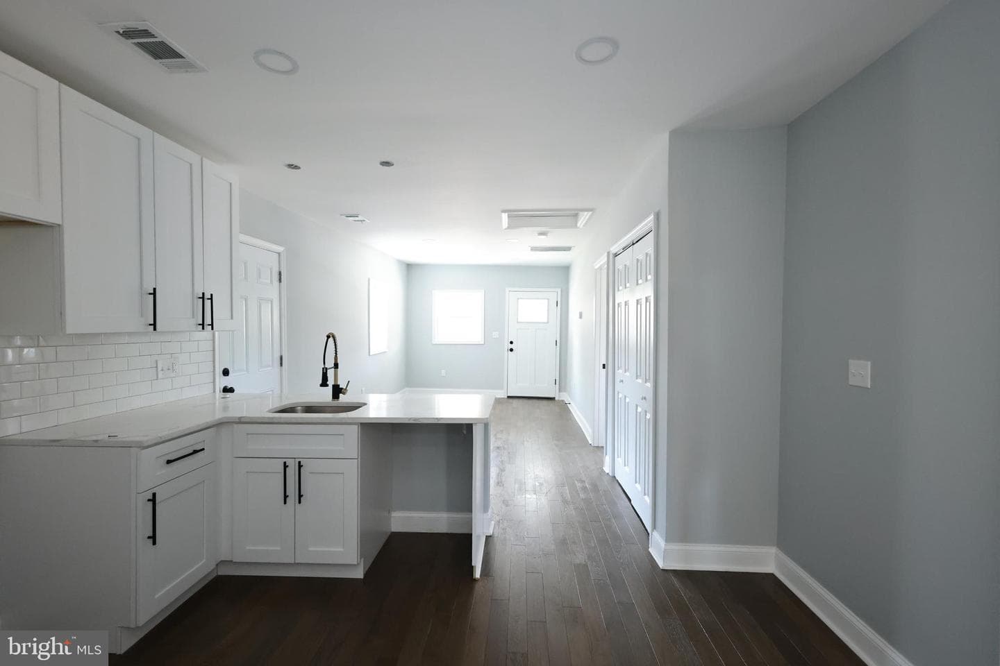 5100 Queens Stroll Place SE photo 16