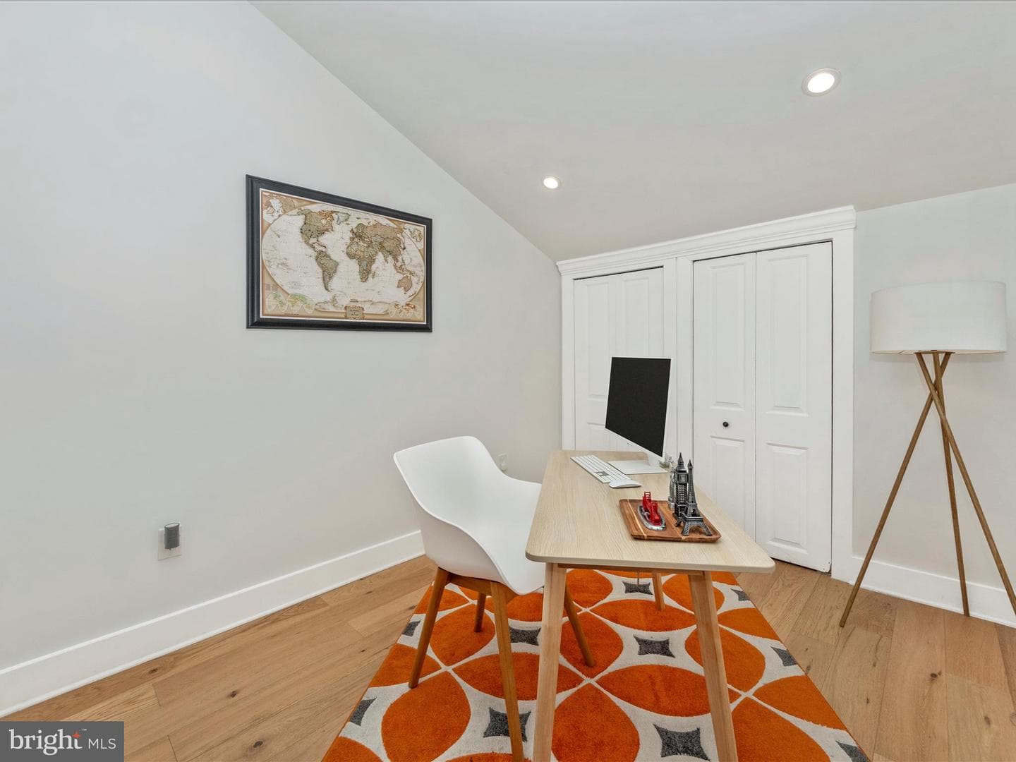 3016 Thayer Street NE photo 24
