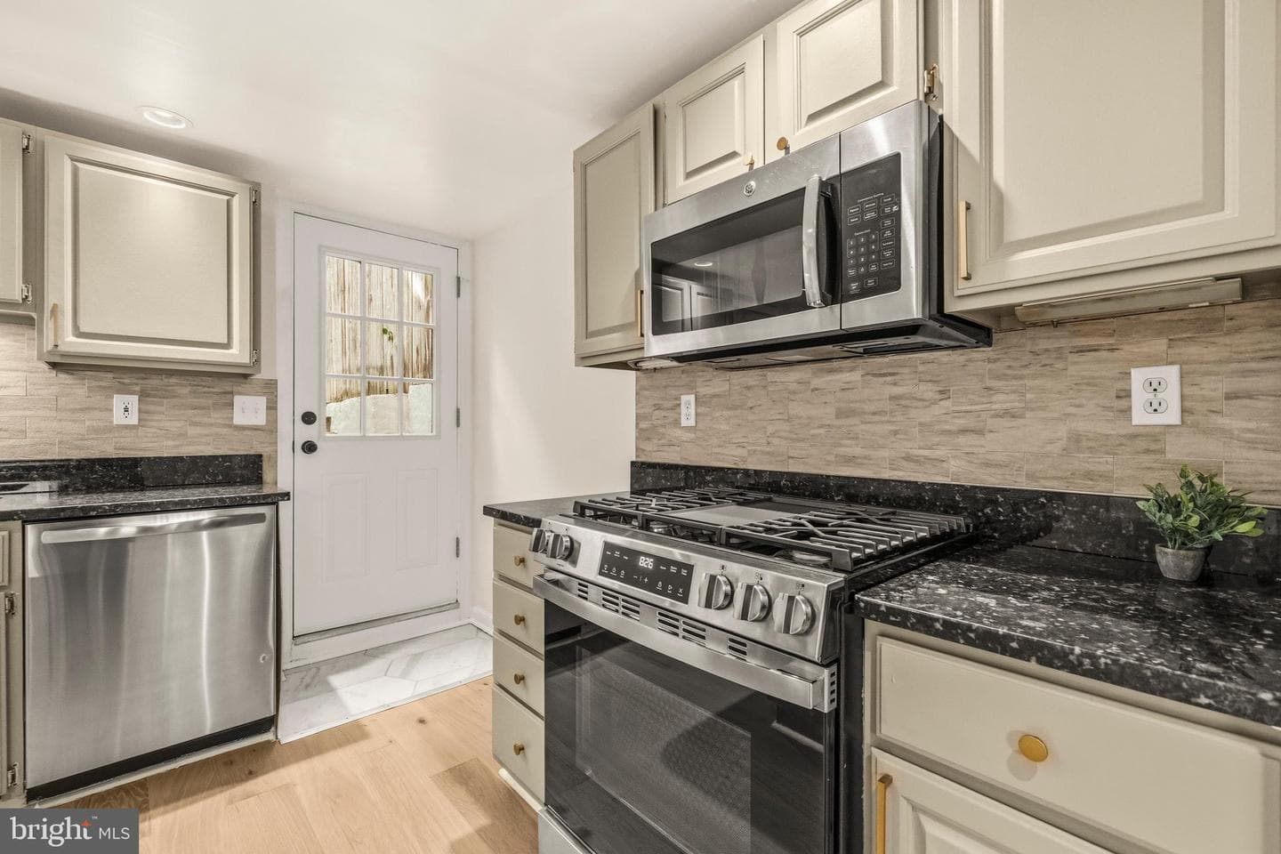 1905 New Hampshire Avenue NW photo 17