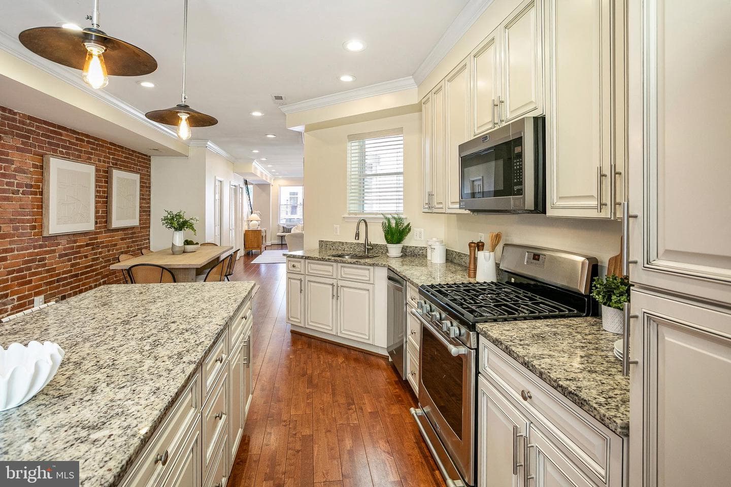 649 Orleans Place NE photo 13