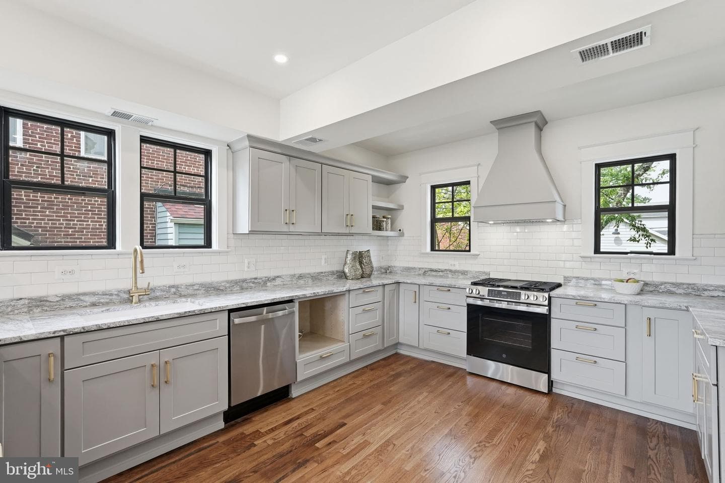 2605 33rd Street SE, Washington
