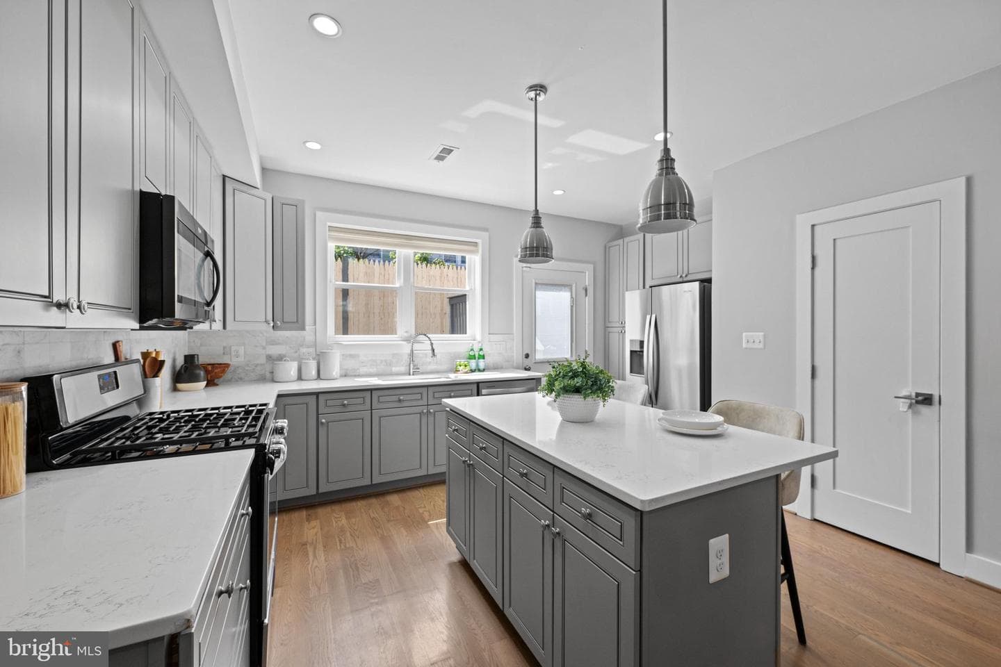 1124 4th Street NE photo 9