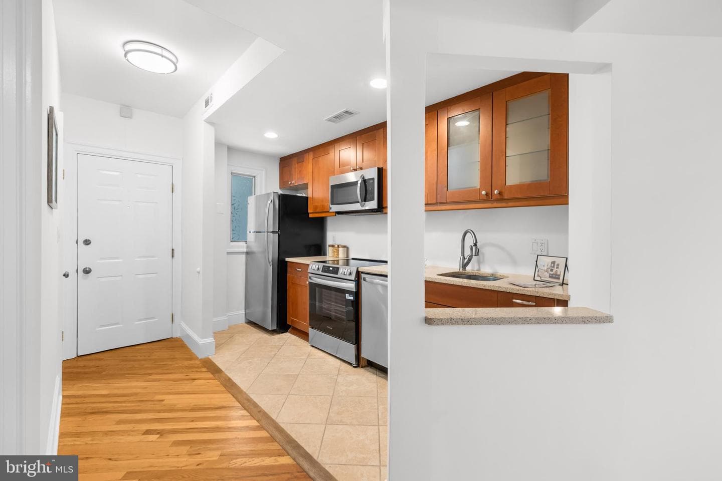 350 9th Street SE #15 photo 4