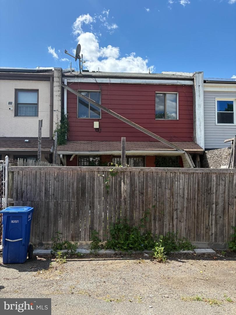 1657 11th Place NE photo 3