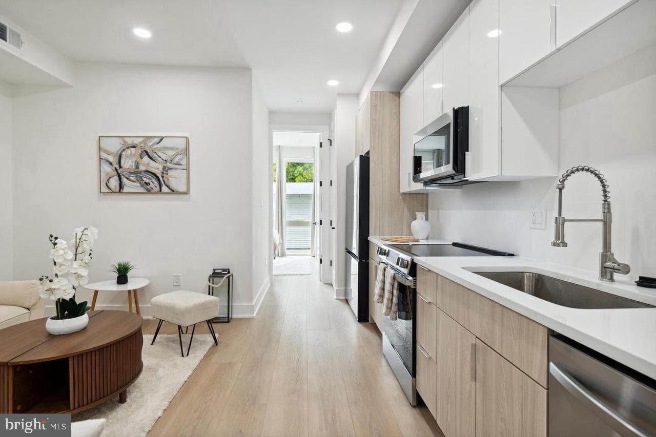 705 Quincy Street NE #4e, Washington