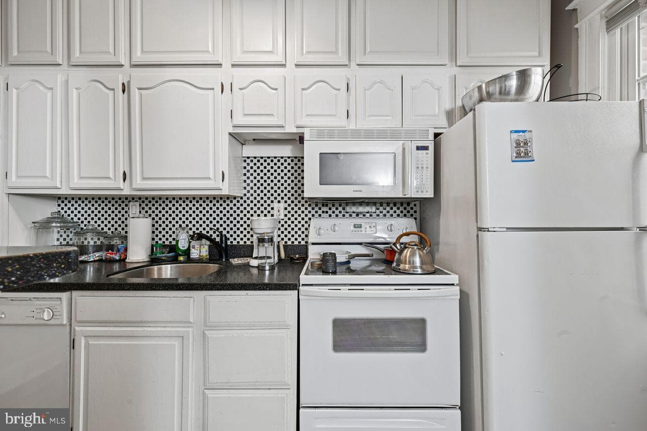 414 Seward Square SE #104 photo 12