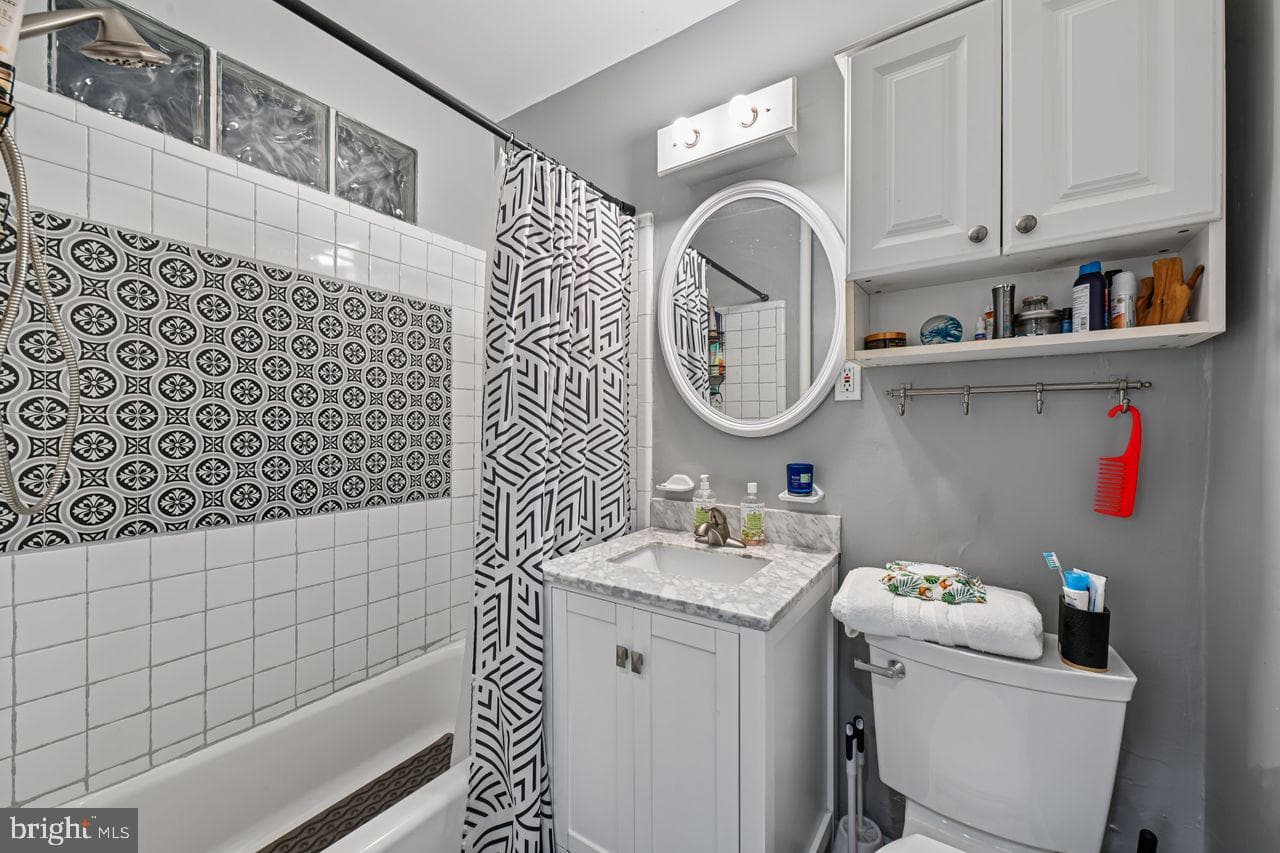 414 Seward Square SE #104 photo 17